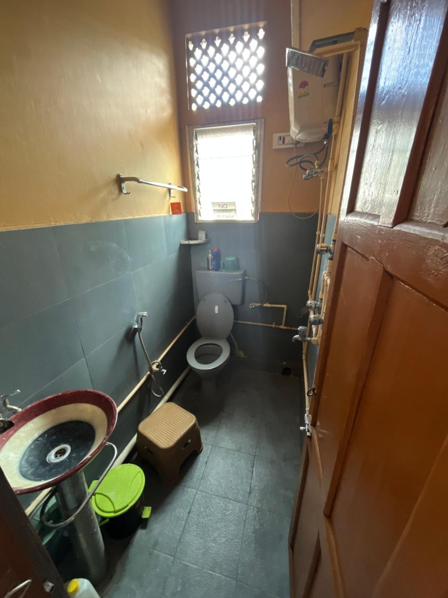 Backpackers Homestay -only For Backpackers & Travellers * Kolkata